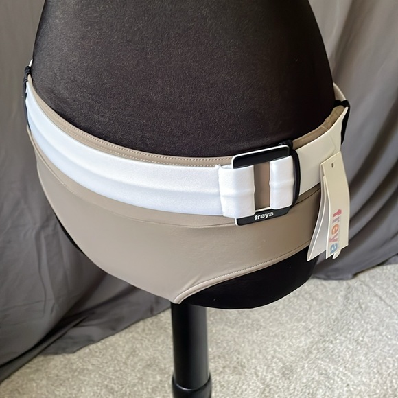 Freya Vodkatini Hipster Bikini Bottoms Sz XS in Cafe Latte - Picture 3 of 13